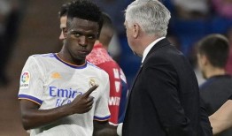 皇马记者爆料最新消息,转会传闻及球队备战情况揭秘