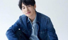 爆料某男星隐婚生子视频,某男星家庭生活首次曝光